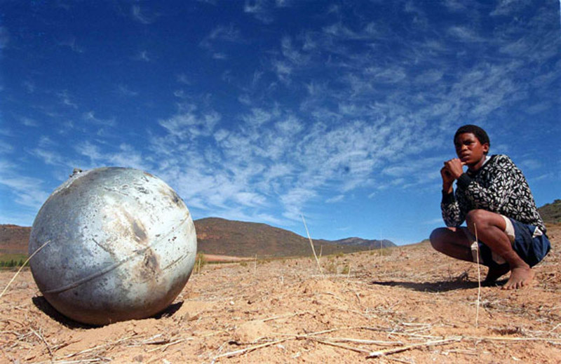 Space-debris-A-metal-ball-001.jpg