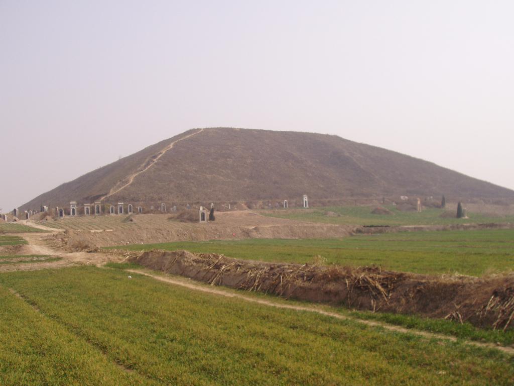 The image “http://www.thelivingmoon.com/43ancients/04images/Pyramid/China/Photos/China_Pyramid_Yalip_960374.jpg” cannot be displayed, because it contains errors.