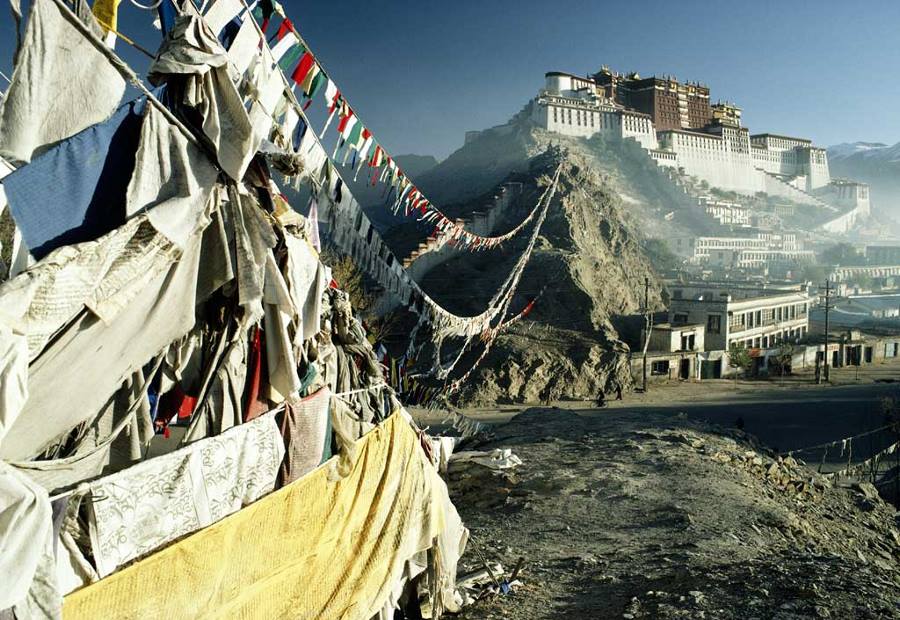 IMG:http://www.thelivingmoon.com/43ancients/04images/Tibet/Potala_Palace_04.jpg