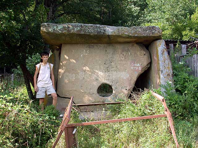dolmen.jpg