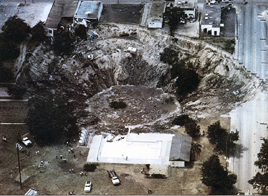 Sinkholes Winter Park Florida Damage To Titlemax Cars In